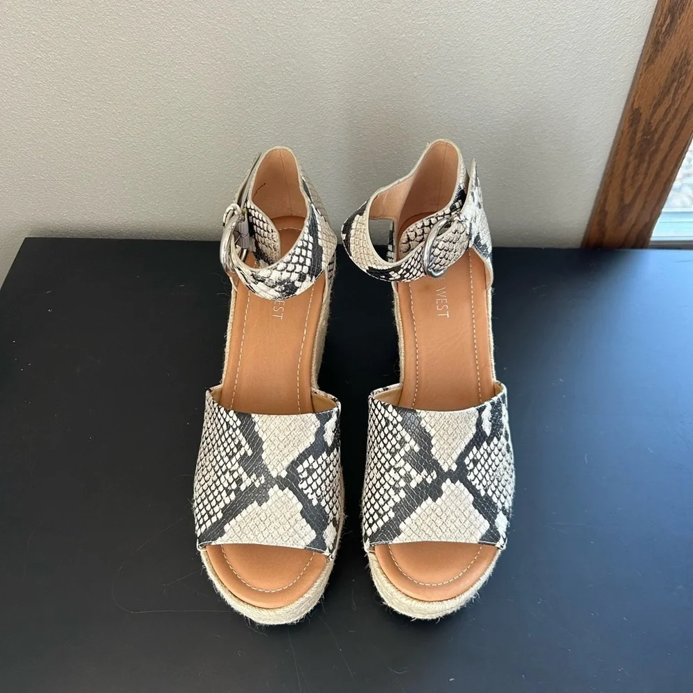 Nine West Women's Snakeskin Wedge Sandals Size 9 NWOT - Picture 2 of 9